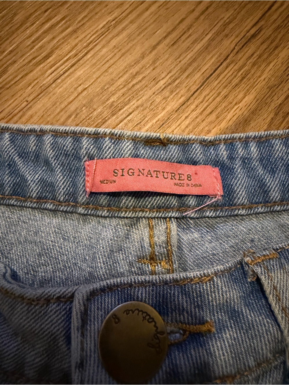 Signature8 Jean Shorts with Polka Dot Pockets Size Medium (0104) - Picture 3 of 6